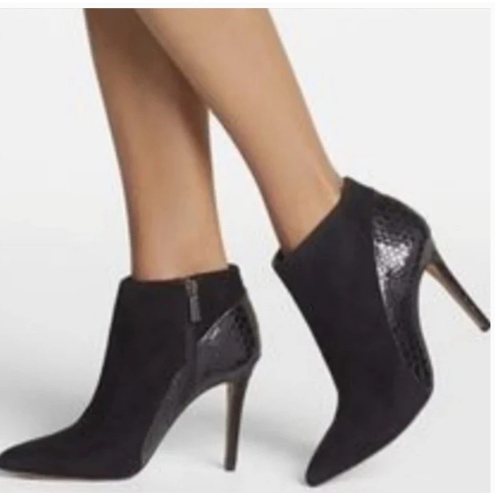 Women's Vince Camuto Kasi Black Suede Ankle Bootie - Size 8/38